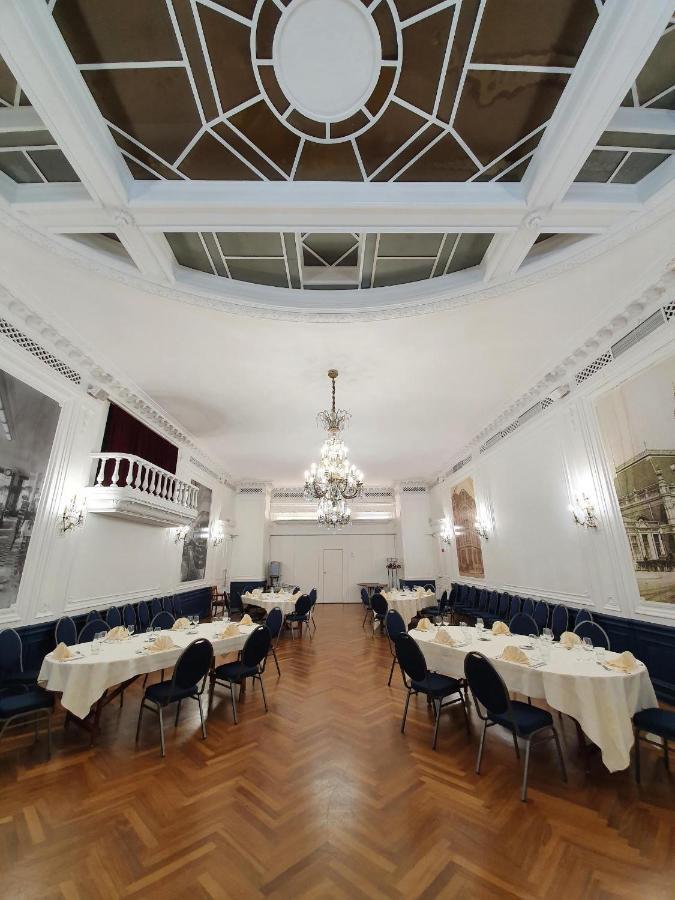 Le Grand Hotel Valenciennes Exterior photo